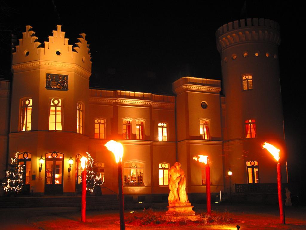 Park- Und Schlosshotel Schlemmin Luaran gambar